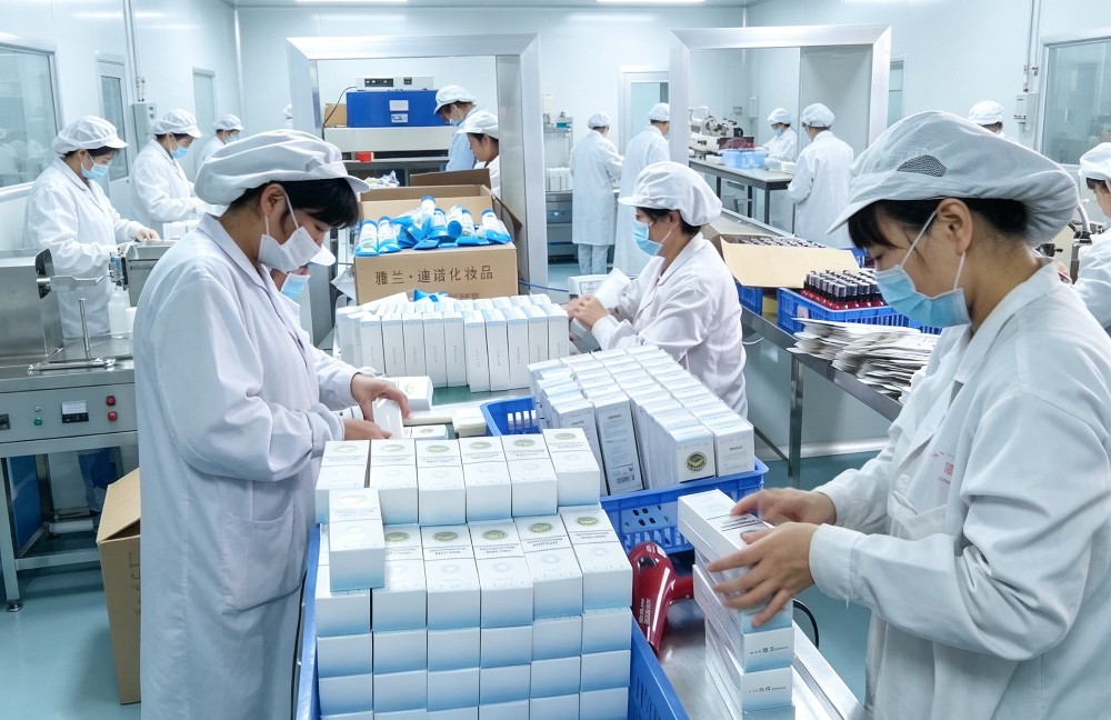 威雅化妆品多条流水线同步作业